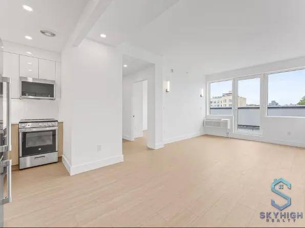 134 Erasmus Street image 1 of 16
