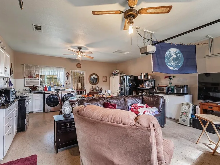2638 W Rialto Ave — Photo 14