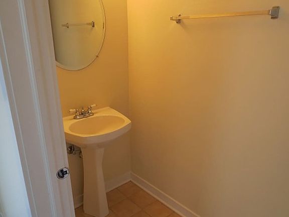 4th image of 546 E 32nd St Unit A