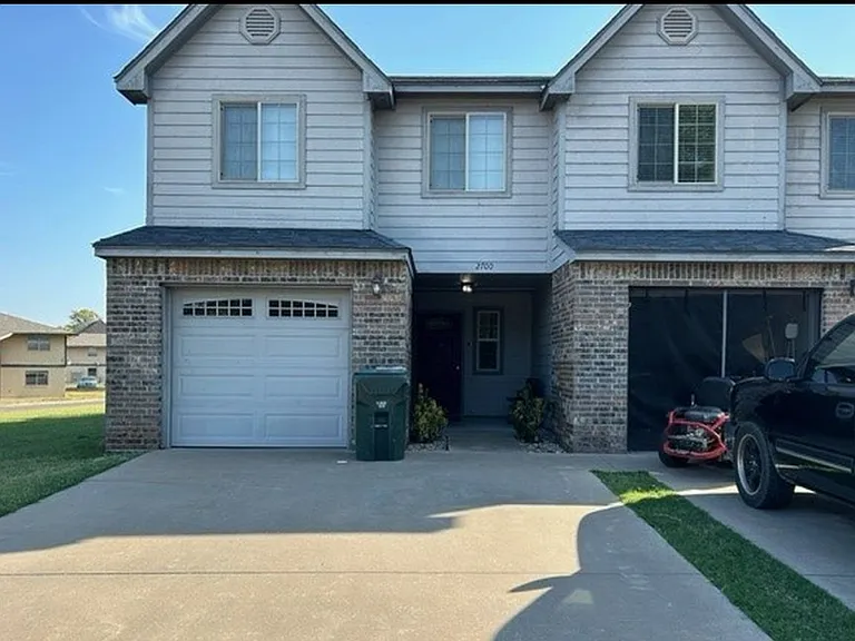 2700 Kimberlea Dr — Photo 3