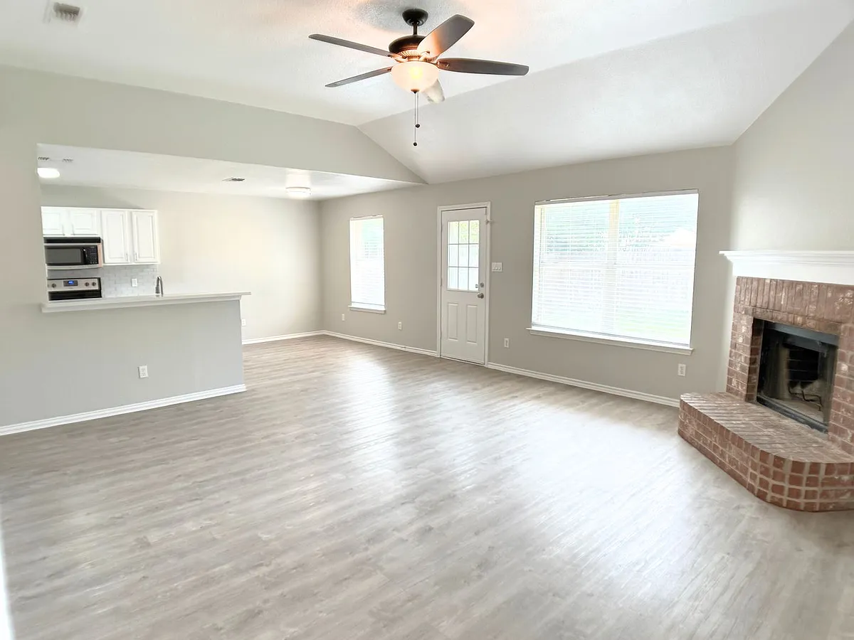 Building Photo - 3913 Periwinkle Dr