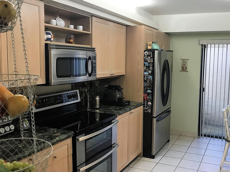 2nd image of 20200 NE 34th Ct