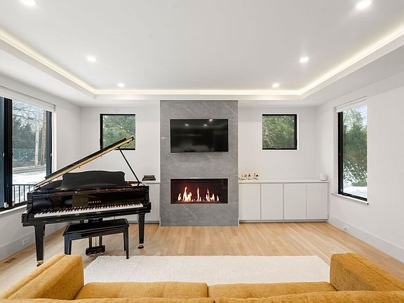 3rd image of 1242-1244 Beacon St