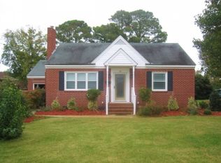 26 Woodland Rd, Poquoson, VA 23662