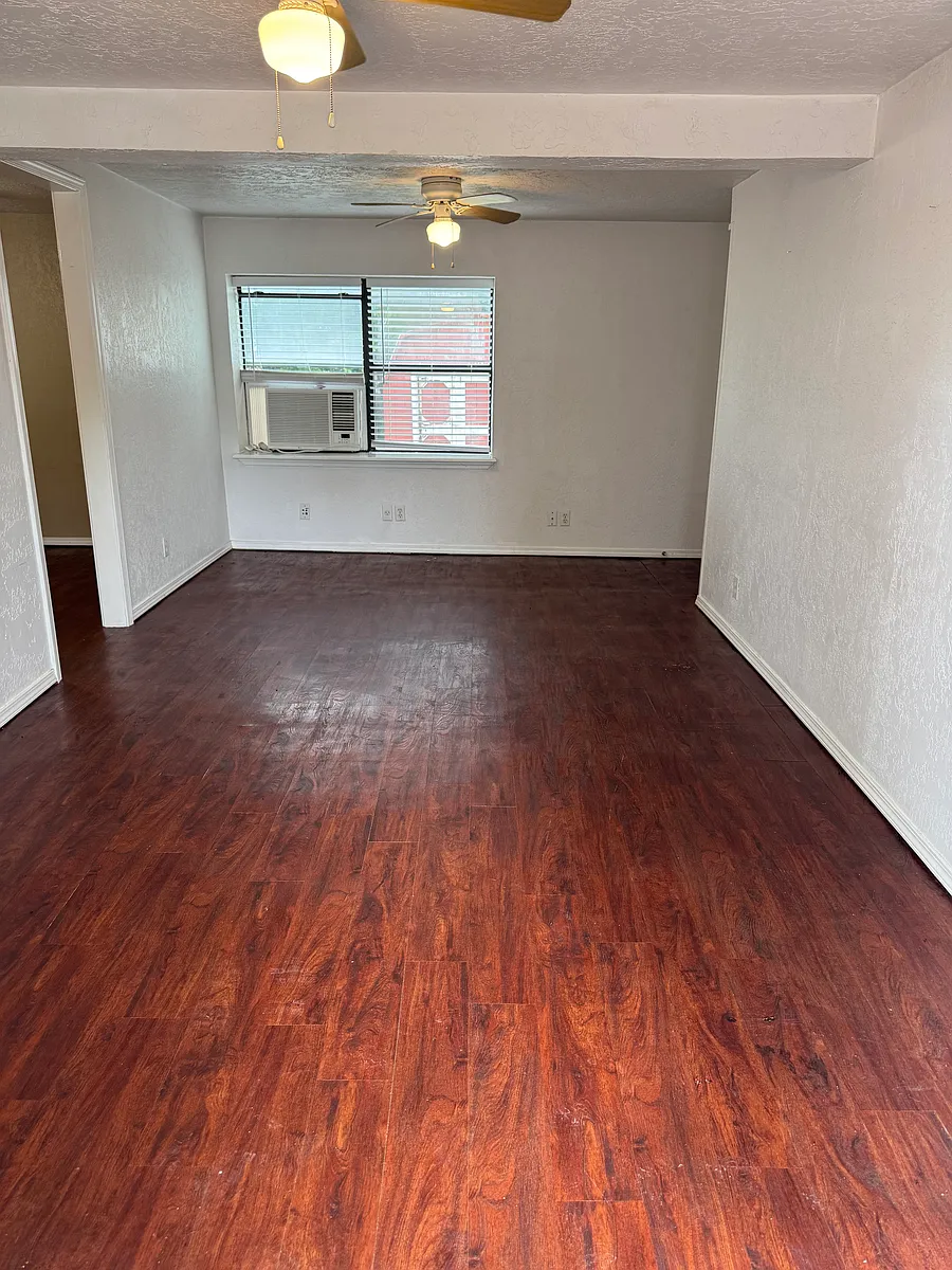 Building Photo - 312 SE 4th St #A