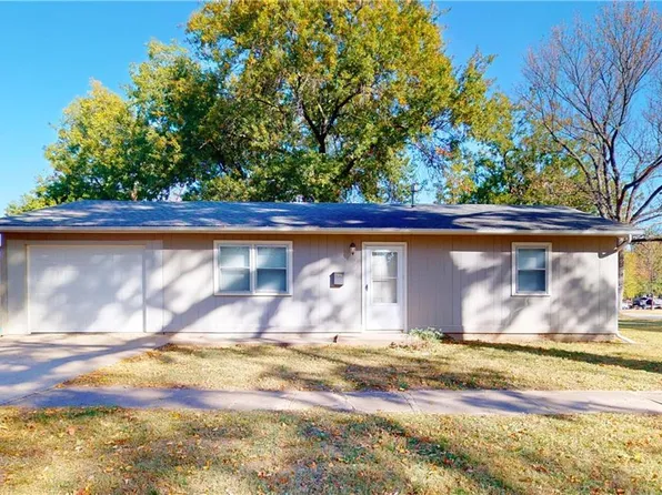 224 E Pine St, Rich Hill, MO 64779