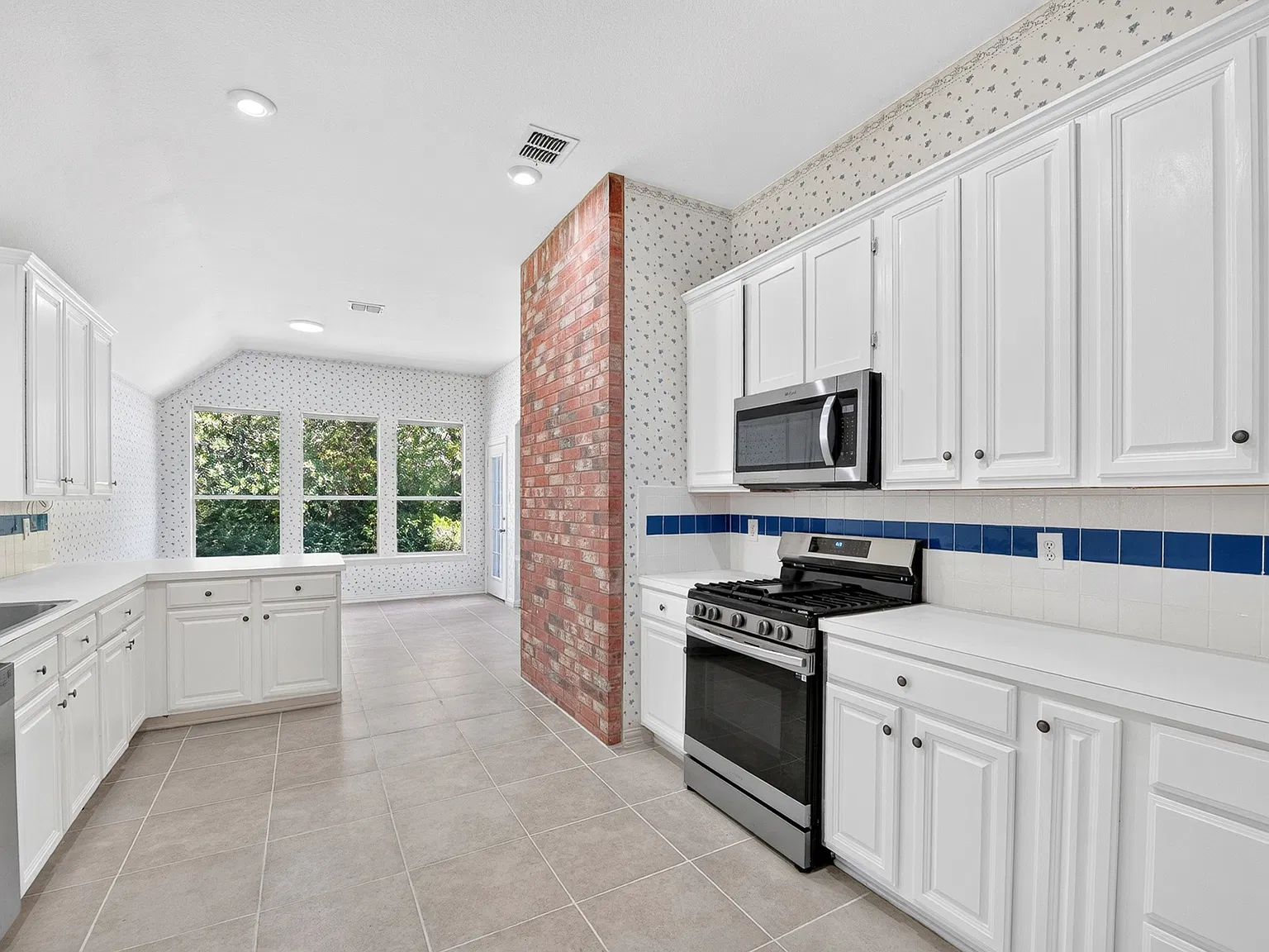 4 bed, 2148 sqft, $2,600 — Photo 2