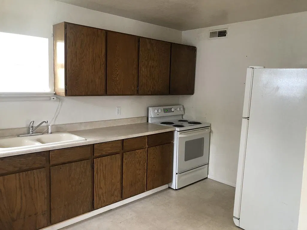 $1275 | 2-bd 1-bth House for | 368 Gardner St. (TF) — Photo 4