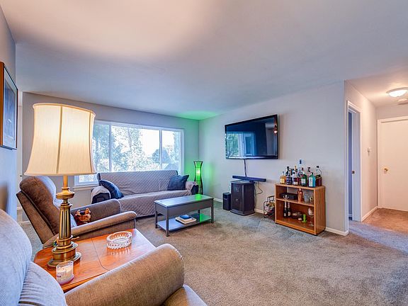 5th image of 615 Mallard Ct APT D1