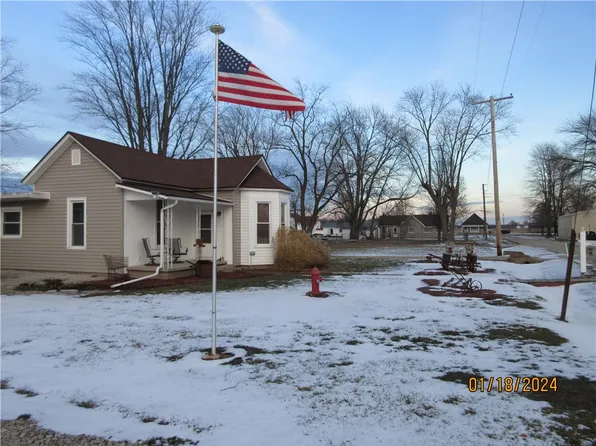 15083 E 60th Rd, Marshall, IL 62441