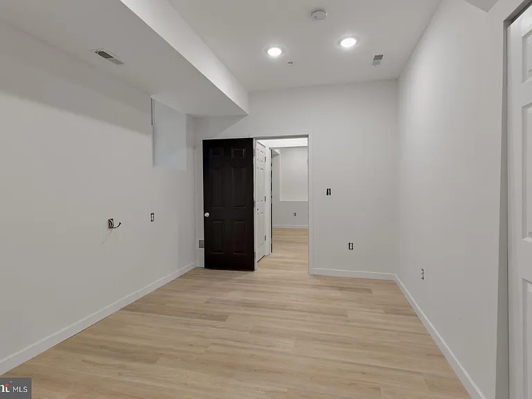 223 S 45th St #1R — Photo 18