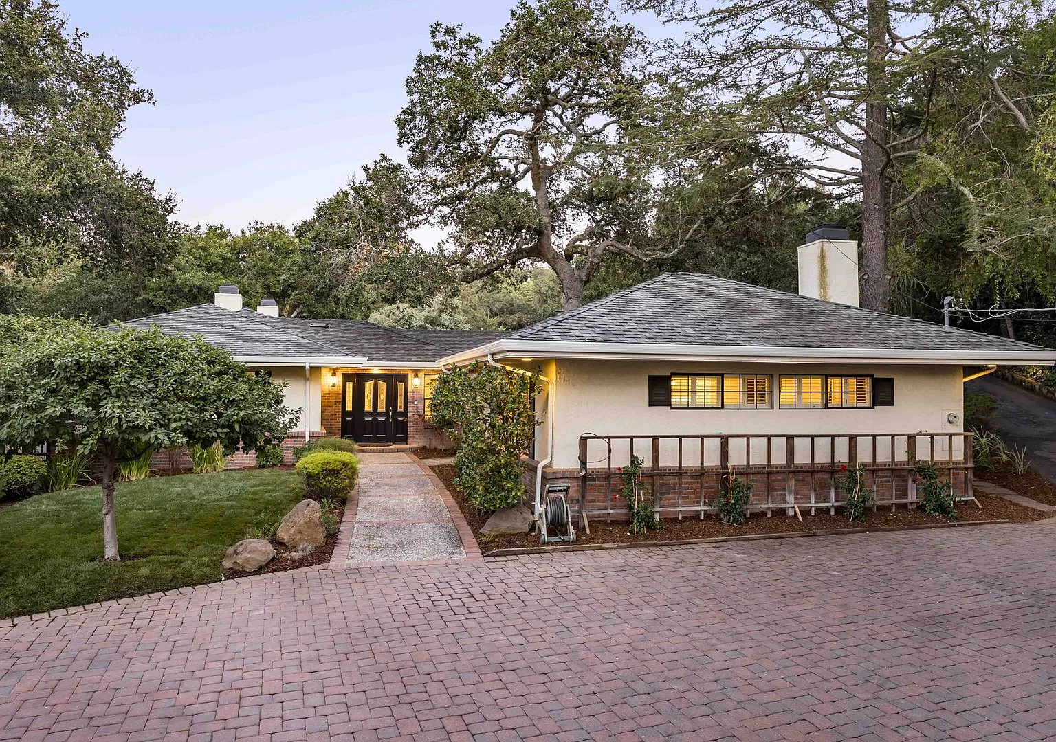 Luxurious Home in Atherton: Over an Acre of Private Elegance (Available for a 6 month Lease) — Photo 2