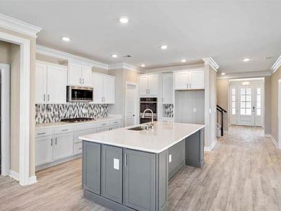 3rd image of 411 Starlit Way