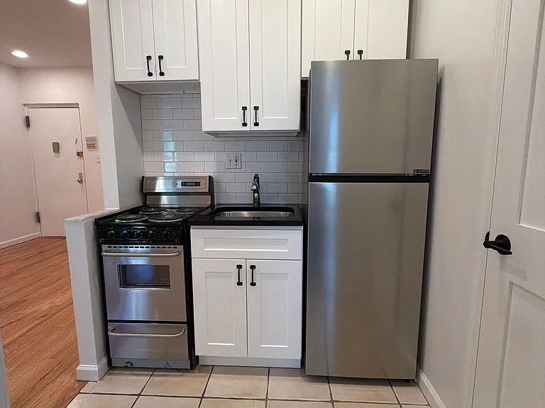 444 E 81st St #16 — Photo 5
