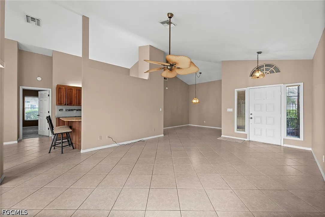 3 bed, 2.0 bath, 1712 sqft, $2,500 — Photo 3