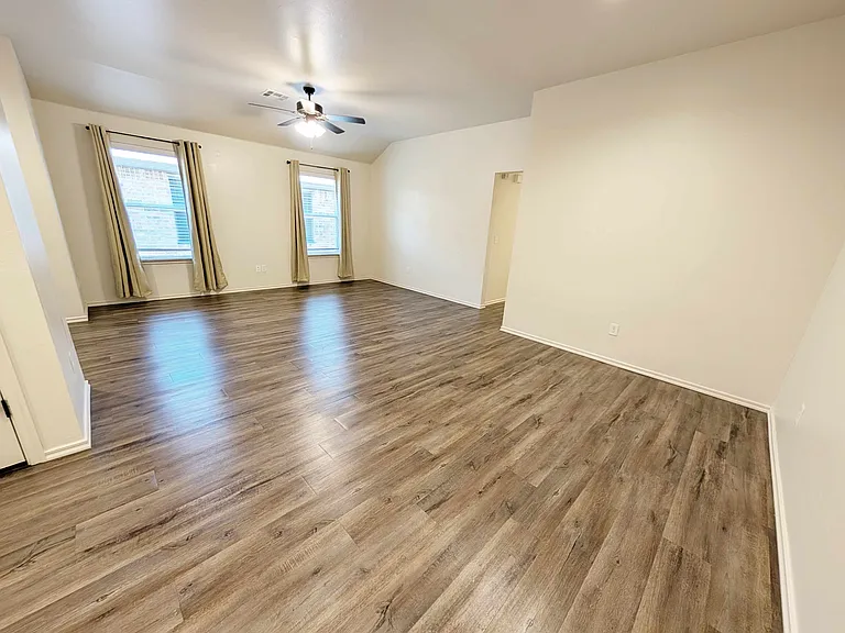 425 Chalk Hill Ct — Photo 6