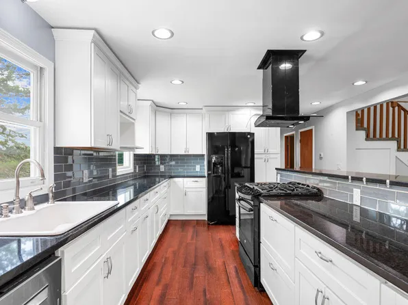 16 Stevenson Road, Kittery, ME 03904