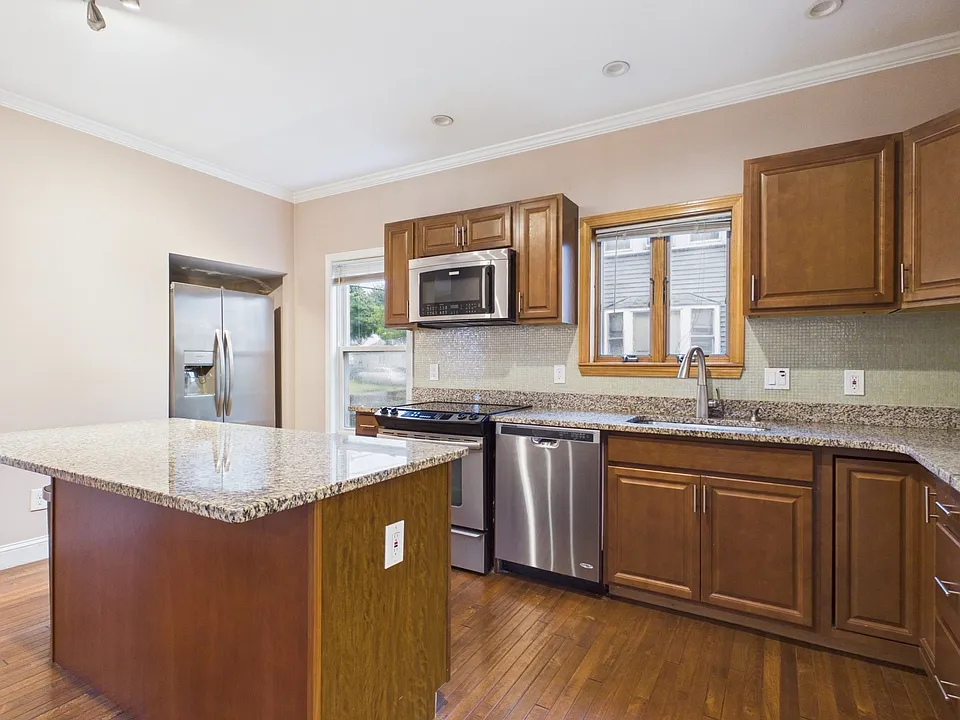 201 Riverside Ave #1