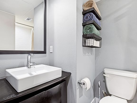 5th image of 4618 Cedar Springs Rd APT B