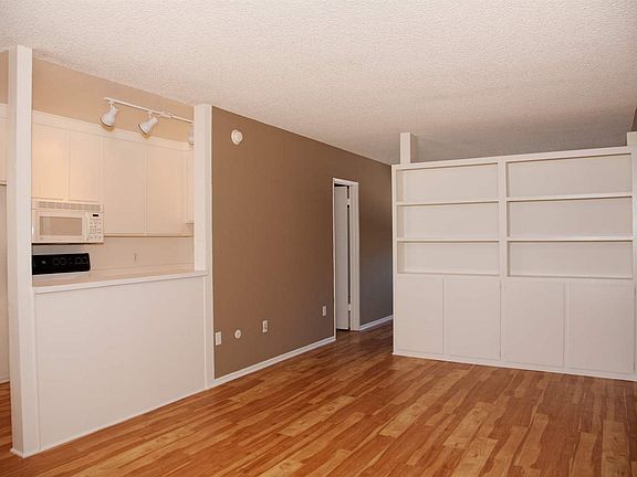 5th image of 18530 Citronia St APT 01