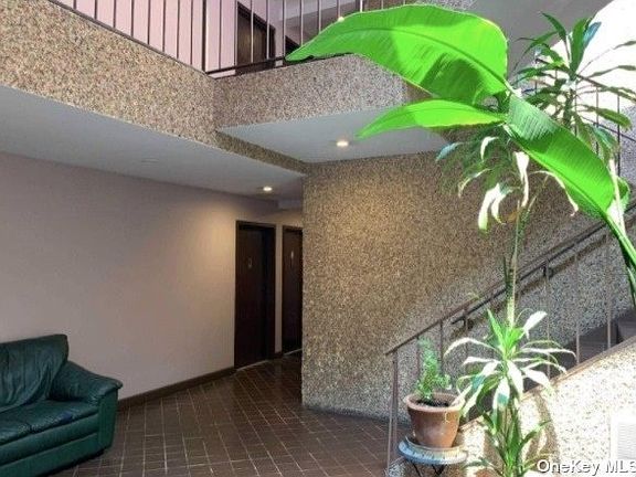 5th image of 530 Hudson Ave #3