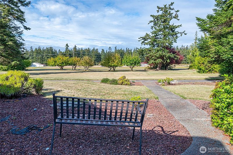 4th image of 410 Silver Lake Road