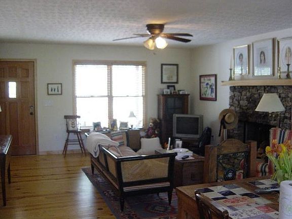 2nd image of 555 River Flow Dr
