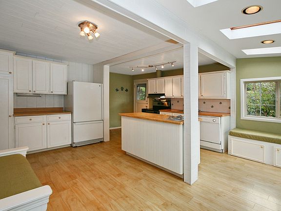 4th image of 2441 E Phinney Bay Dr