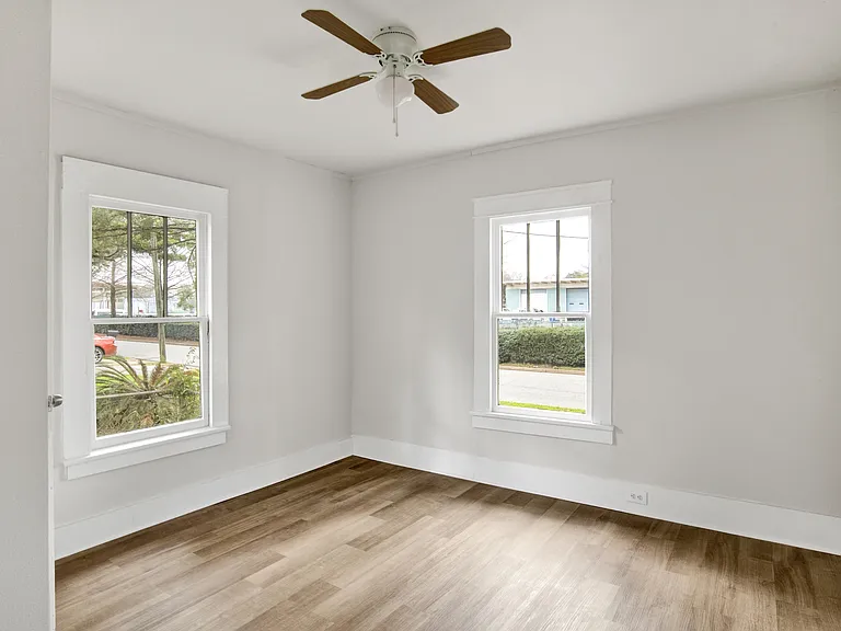 1009 Miami St — Photo 10