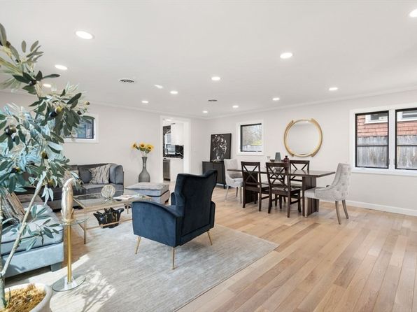 5 Bencliffe Cir, Newton, MA 02466