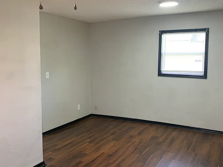 1801 N Madison Ave — Photo 2