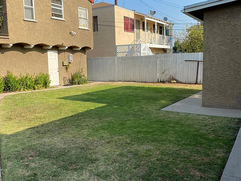 2025 Locust Ave #B — Photo 17