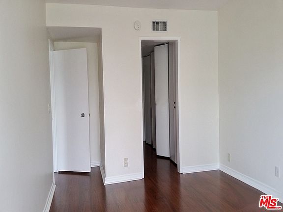 4th image of 301 S Rexford Dr APT 5