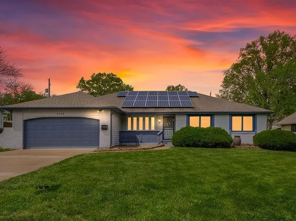 9734 Shepherds Dr, Kansas City, MO 64131