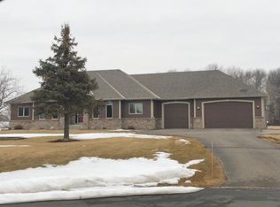 5470 Timber Trl, Maple Plain, MN 55359