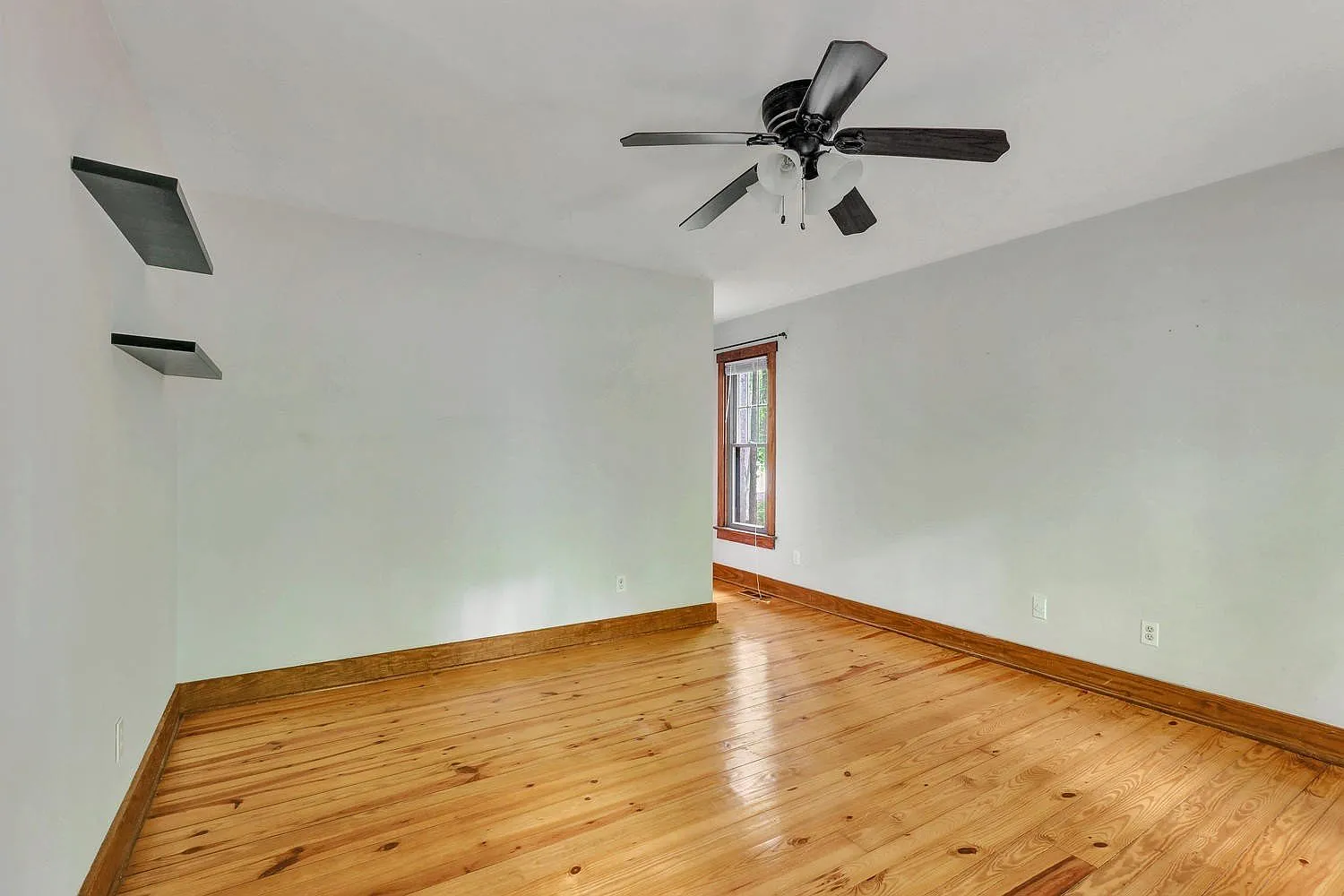 3 bed, 2.5 bath, 1622 sqft, $2,200 — Photo 2