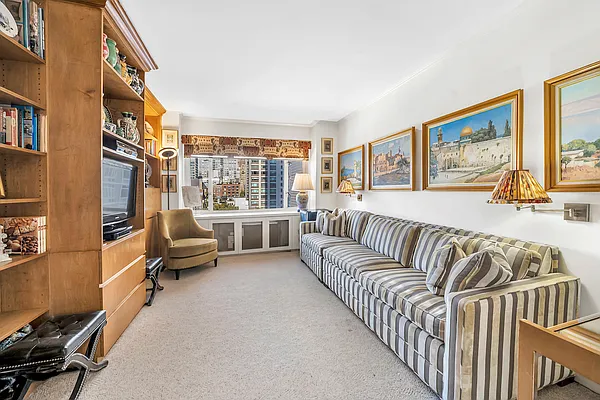 Sold by Bond New York | media 8