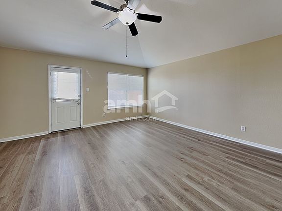 5th image of 160 Bloomsbury Dr