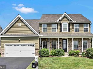 628 Warminster Ln, Lititz, PA 17543