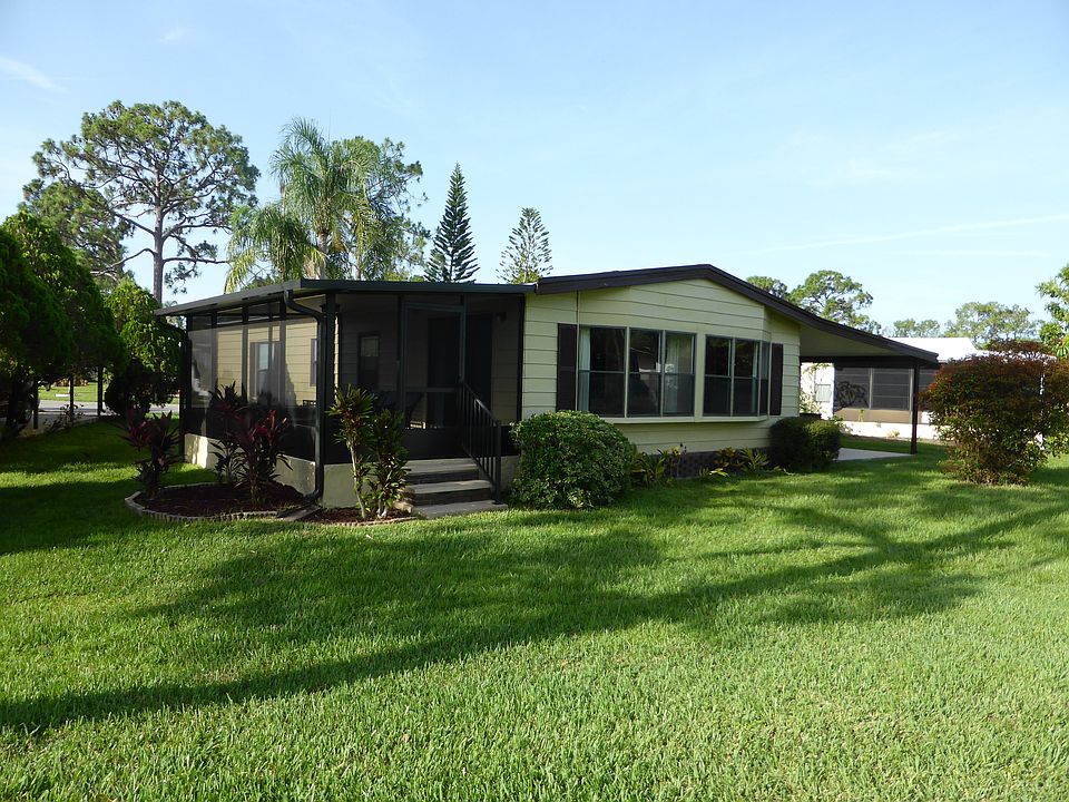 Large back yard (11th Green)