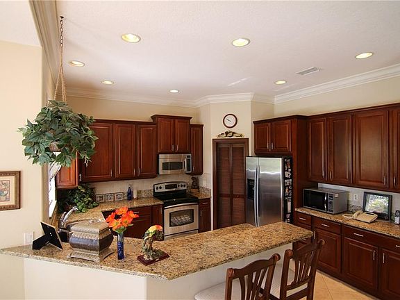 5th image of 832 Goldenpond Ct