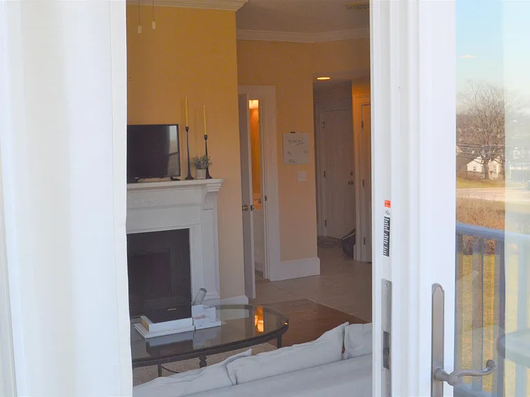 398 Wolcott Ave #4 — Photo 12