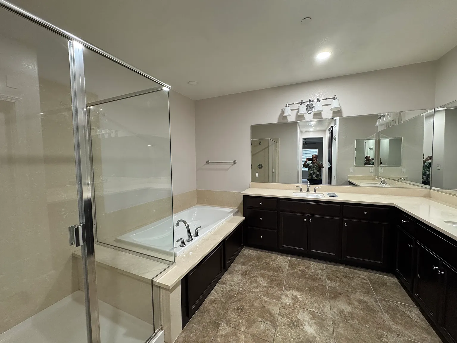 4 bed, 2025 sqft, $4,200 — Photo 4