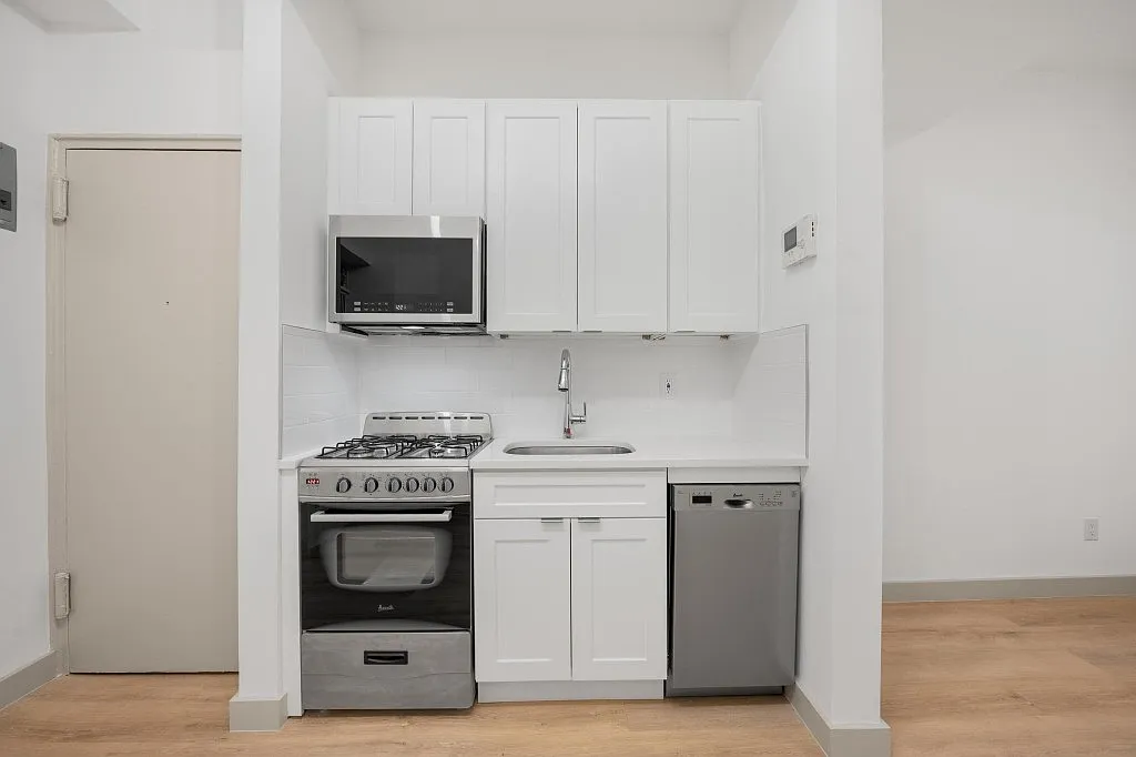 Building Photo - 308 W 82nd St #2B