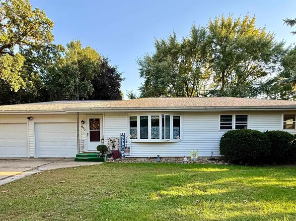 607 10th Ave NW, Waverly, IA 50677