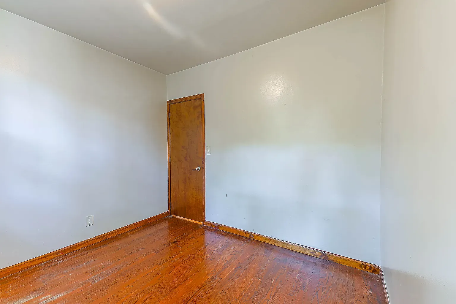 577 Warren Street — Photo 4