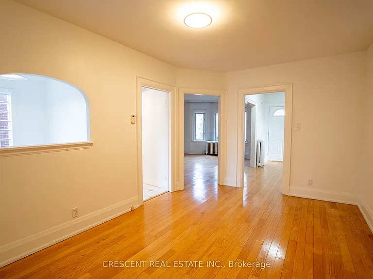 520 Prince Edward Dr N #MAIN — Photo 5