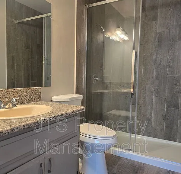 1515 V St #7 — Photo 11