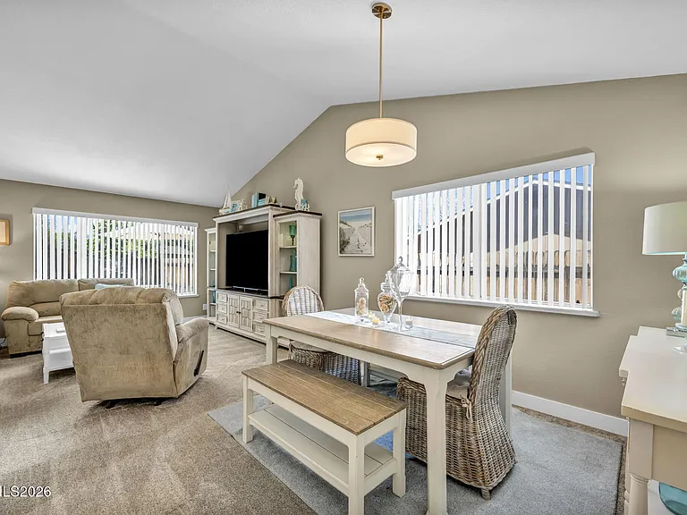 1331 Victoria Dr — Photo 17