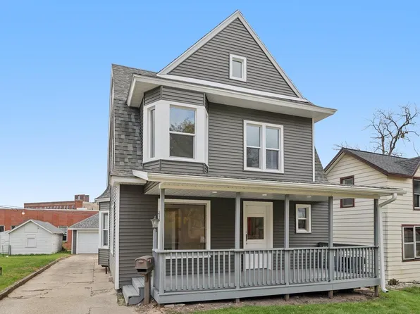 214 West Pleasant Street, Portage, WI 53901